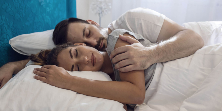 New study indicates the scent of your romantic partner can improve your  sleep efficiency