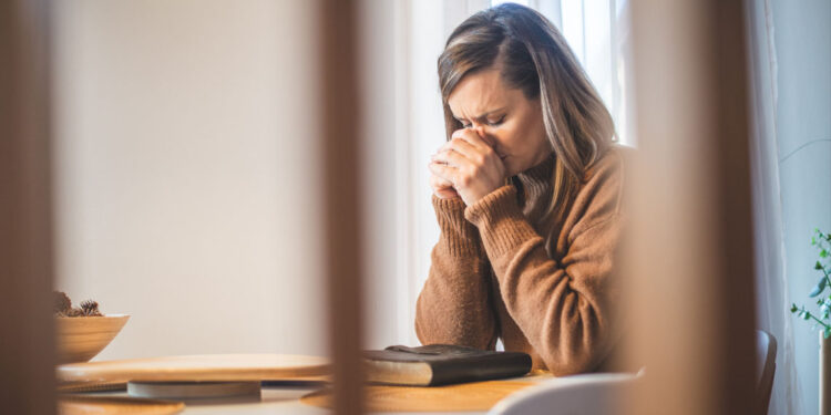 religious-woman-praying-750x375.jpg